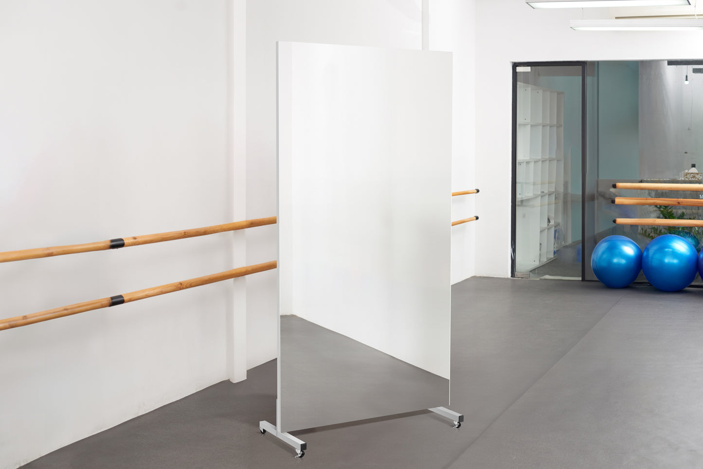 スタンディングミラー